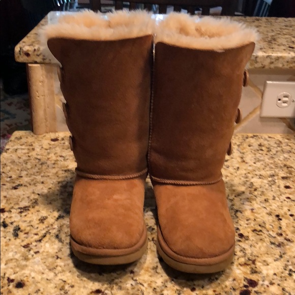 Uggs - Picture 3 of 3